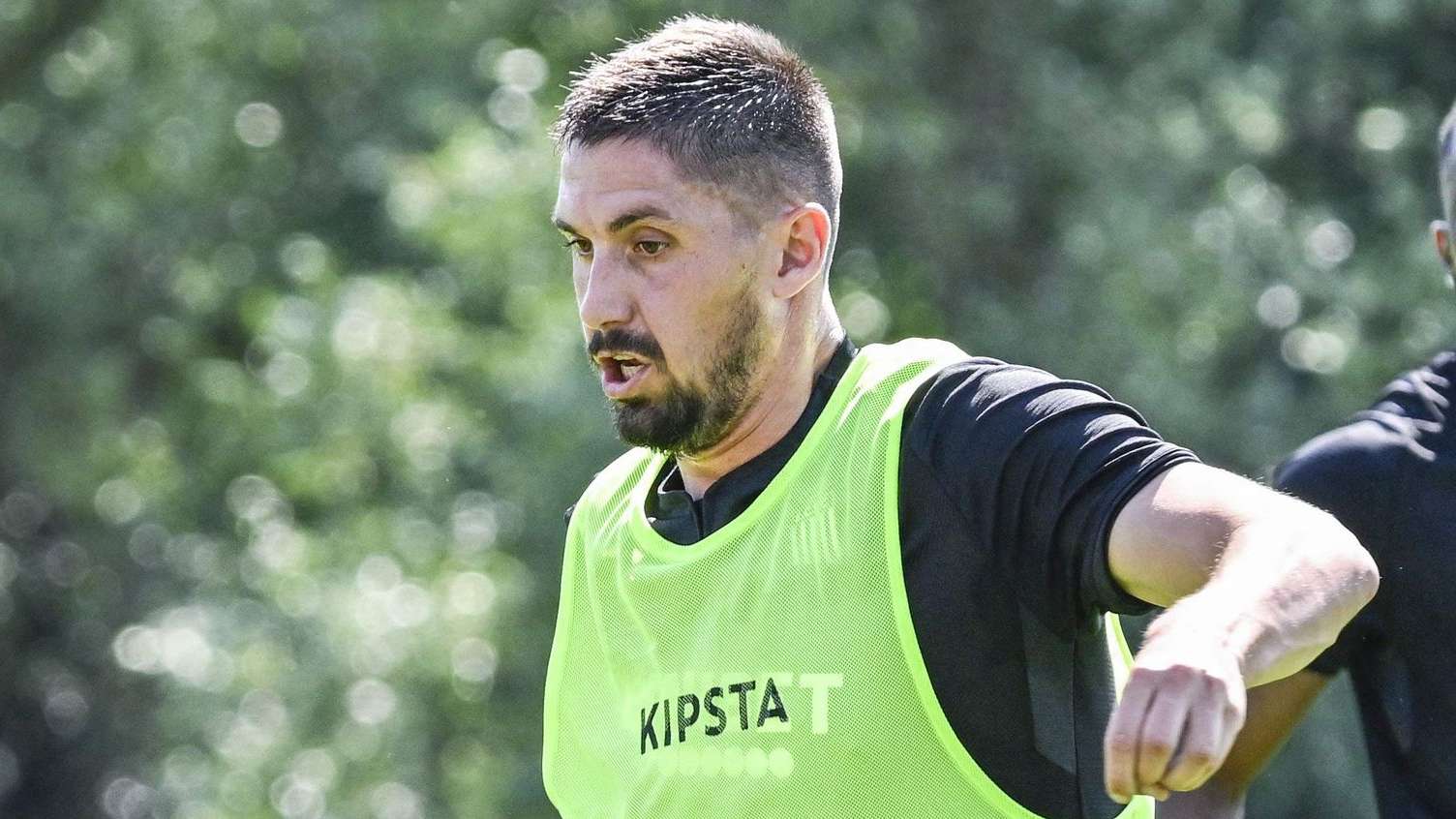 转会背后的 转会背后的